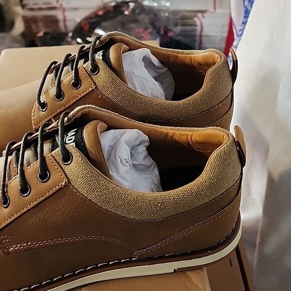 Men's Madden M Landen shoe  size 9 NWOT in box - Picture 3 of 8